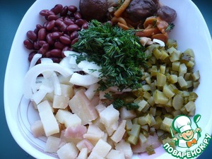 Салат "Деревенский", классический рецепт с грибами