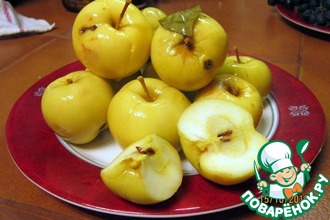 Рецепт: Мочёные яблоки с мёдом и специями