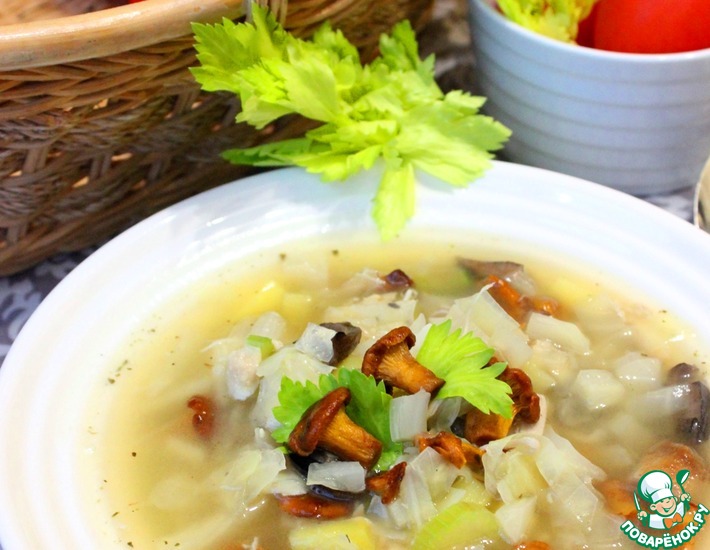 Рецепт: Капустный суп с грибами и курицей