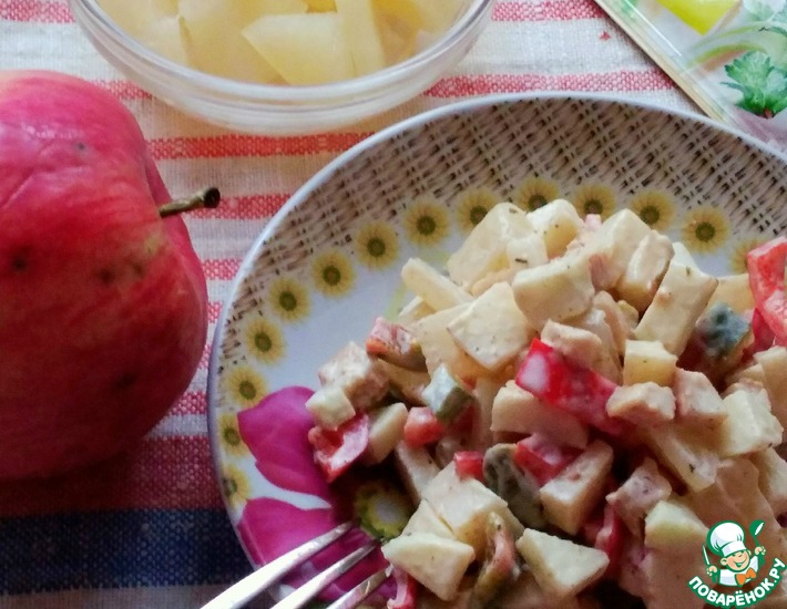 Рецепт: Салат с курицей, яблоком и ананасом