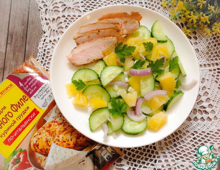 Рецепт: Салат с курицей, огурцом и ананасом