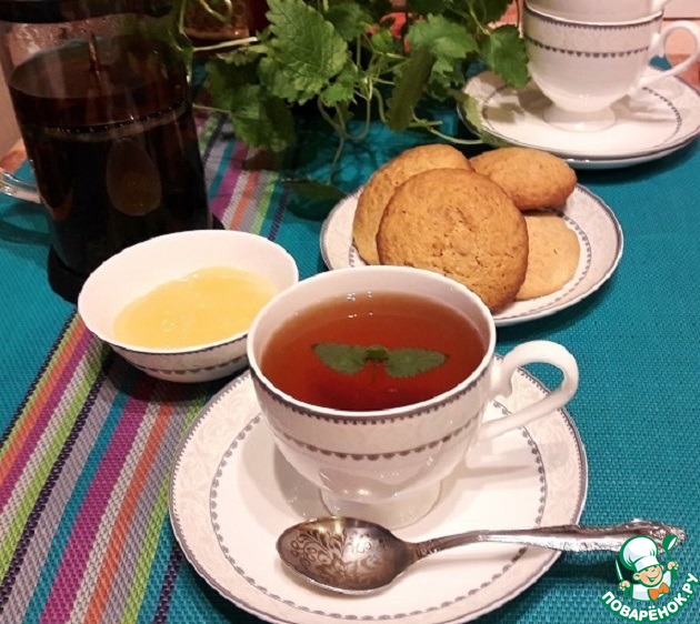 Марокканская мята чай. Марокканский чай с мятой. Марокканский мятный чай. Чай мятный Вьетнам. Завтрак в Марокко блины из манки и чай мятный.