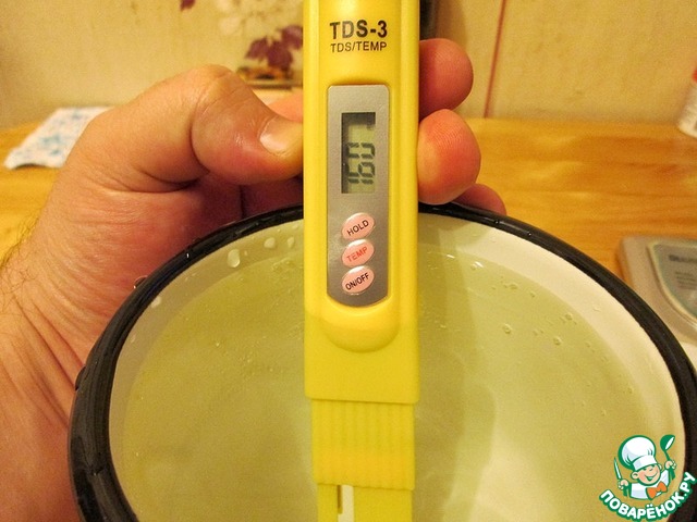 Как проверить качество воды в домашних. Тестирование воды на качество. Тест для воды из под крана. Прибор для проверки воды на пригодность для питья. Как проверить воду.