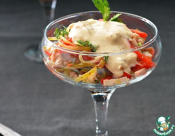 Рецепт: Салат с бужениной и маринованным огурцом