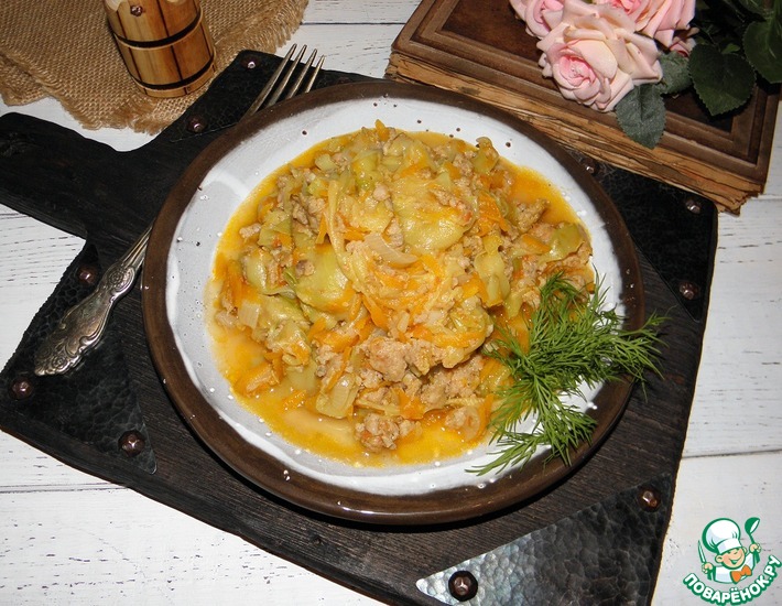 Рецепт: Кабачки с морковью в мясном соусе