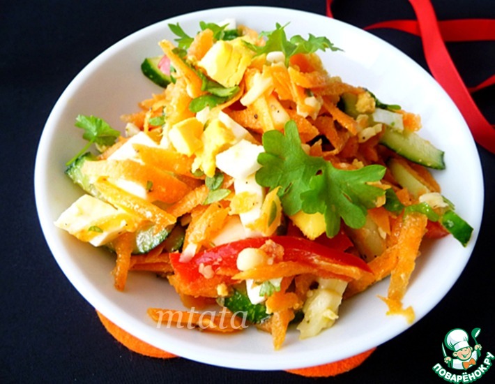 Рецепт: Салат из моркови, огурца и перца