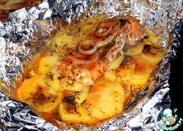 Кета с картошкой, запеченная в духовке — лучшие рецепты (чтобы была сочной)