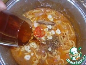 Тушёные кальмары в томатном соусе - Лайфхакер