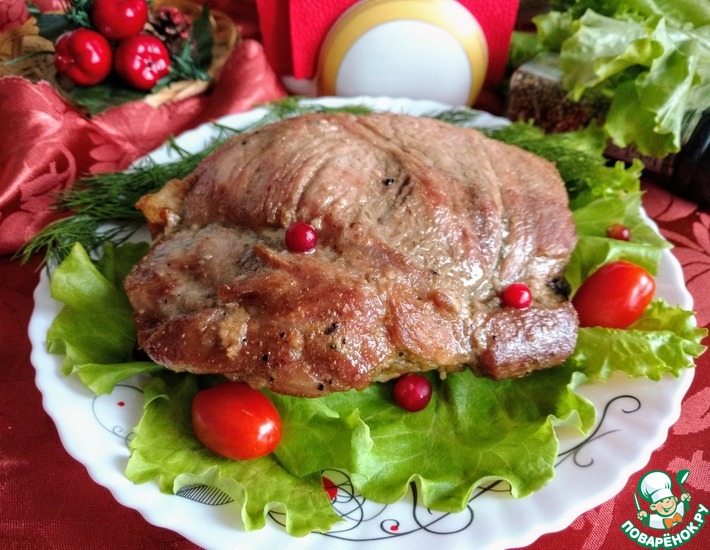 Гуляш из свиной лопатки с помидорами и зеленой фасолью