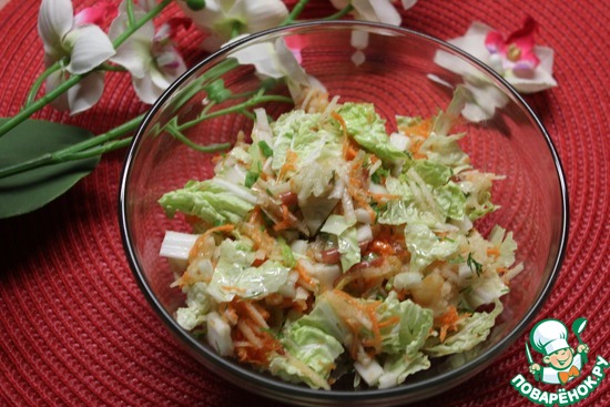 Салат из пекинской капусты с яблоком по рецепту Мариночки Mari67na https://www.povarenok.ru/recipes/show/124164/