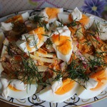 Яичный салат с жареной морковью
