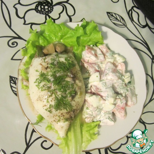 Кальмар, фаршированный грибами в сливках