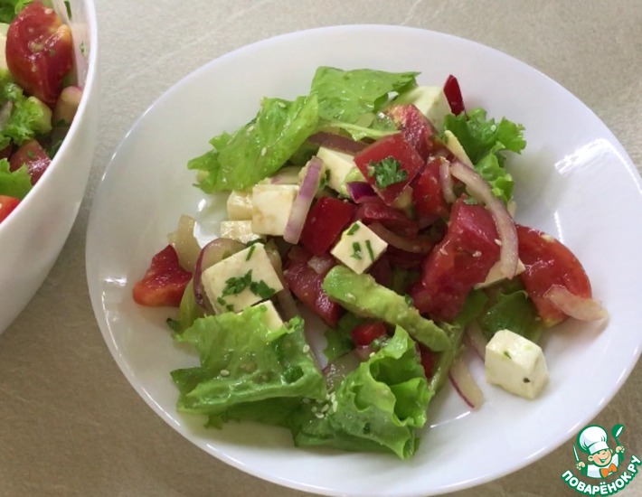 Рецепт: Овощной салат с авокадо и брынзой