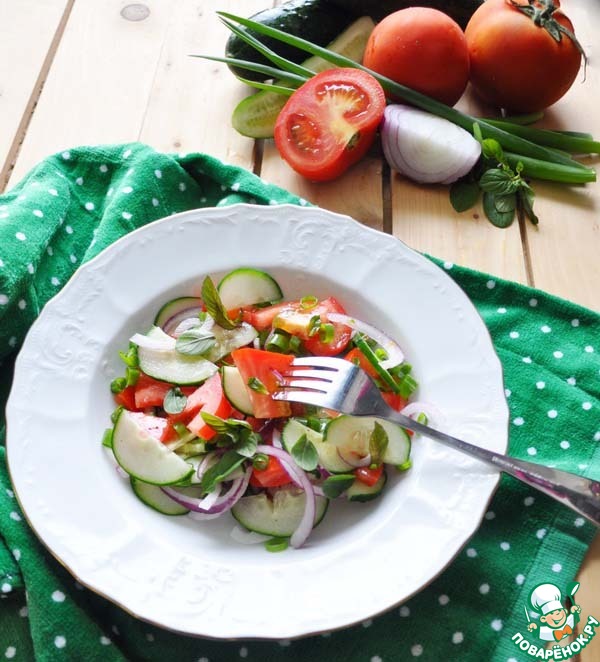 Салат из помидоров и огурцов может навредить здоровью - кулинарная новость