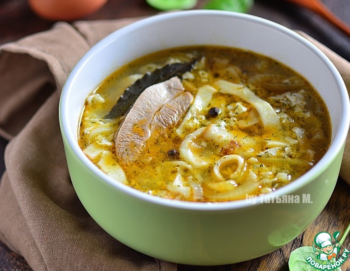 Рецепт: Мясной суп с блинами и яйцом