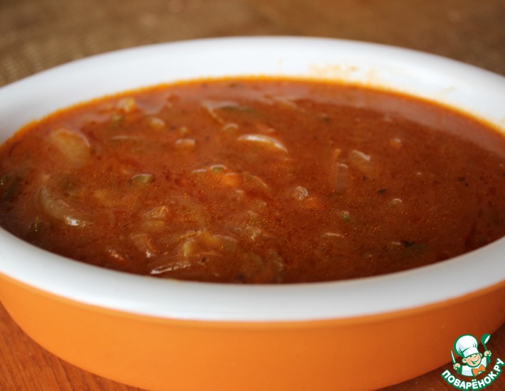 Рецепт: Красный соус с луком и огурцами