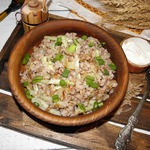 Гречка с огурцом и жареным луком
