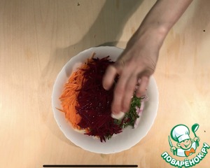 Салат из капусты с морковью и свеклой польза thumbnail