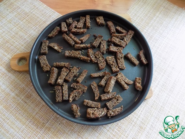 сухарики черный хлеб. сухари черные. сухарики из серого хлеба. черные сухари. сухарики из черного хлеба.