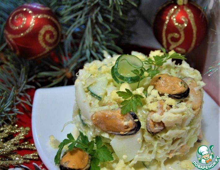 Рецепт: Салат из пекинской капусты с мидиями