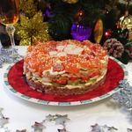 Слоеный салат с лососем