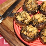 Шампиньоны, фаршированные индейкой и шпинатом