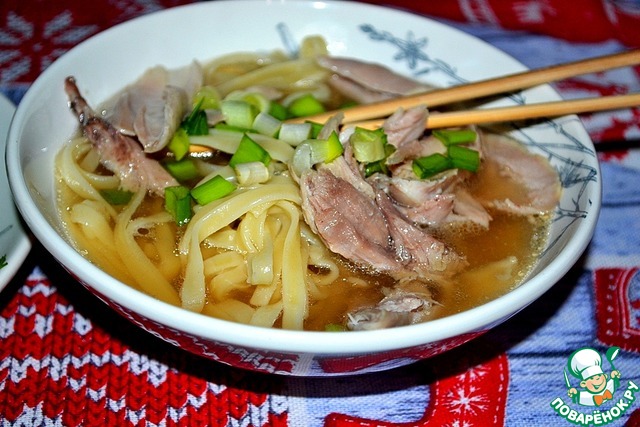 Суп с вермишелью и курицей. Куриный суп с лапшой и картошкой без зажарки. Лапша из курицы по домашнему без картошки. Куриный вермишелевый суп с картошкой. Лапша без зажарки.