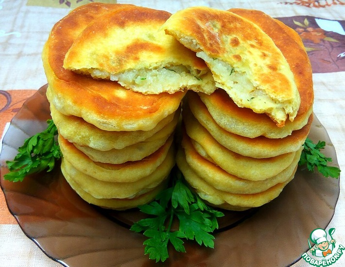 Рецепт: Тонкие пирожки на кефире с картофелем