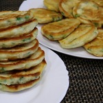 Оладьи с зеленым луком и яйцом
