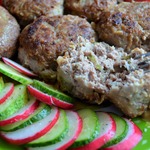 Котлеты с жареными баклажанами