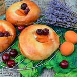 Ватрушки с творогом и фруктами