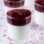 Панна котта с вишнёвым соусом