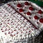 Бисквитный торт с вишневыми прослойками