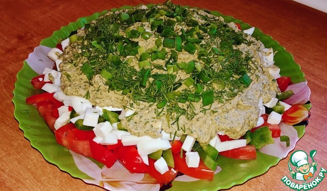 Салат с фасолью и мясом. Салат из редьки белой. Салат с осетинским сыром. Сайт ресторана 3 грузина. Грузинский мясной салат.