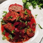 Тефтели в свекольном рагу