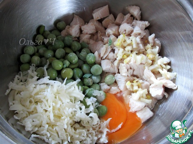 гуляш с горохом. индейка с горошком. курица с овощами. индейка с горошком. гуляш из индейки с зеленым горошком.