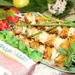 Шашлык из индейки с печеными яблоками