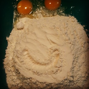 Тесто без дрожжей для сосисок в тесте по простому