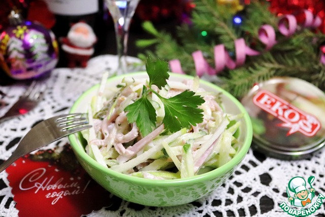 Швейцарский новогодний салат с грушей