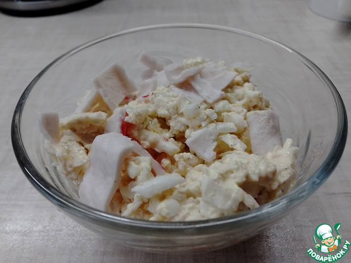 Крабовый салат с сыром и яйцами кулинарный рецепт