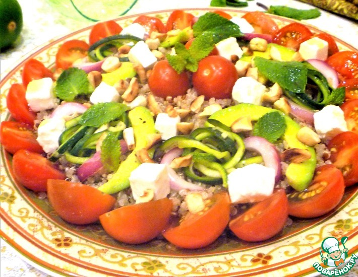 Рецепт: Салат с киноа, брынзой и овощами