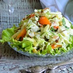 Капустный салат с копчёной камбалой