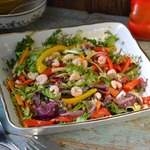 Салат из запеченных овощей и креветок