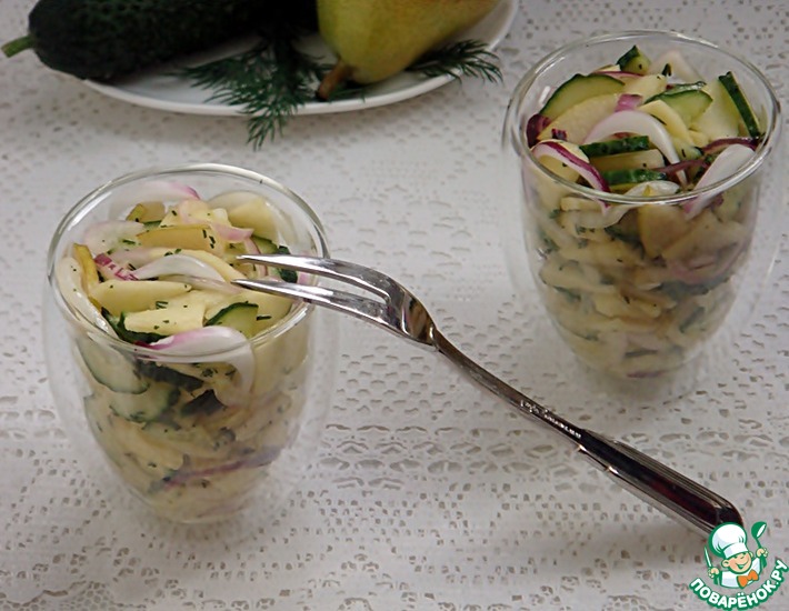 Рецепт: Пикантный салат с яблоками и грушами