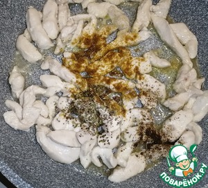 Салат с жареным огурцом