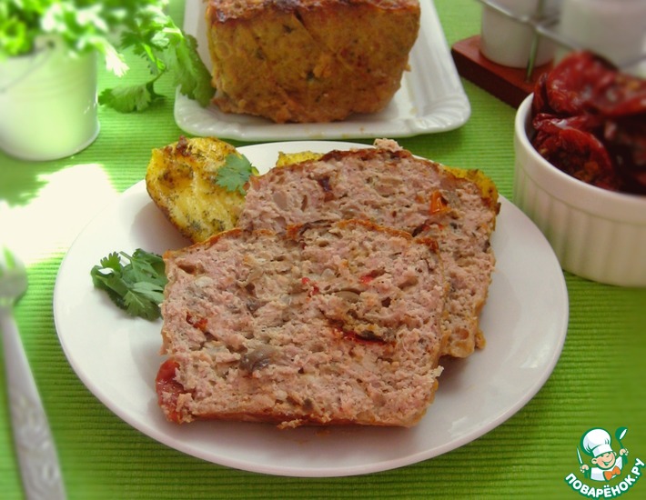 Рецепт: Мясной хлебец с сыром, грибами и томатами