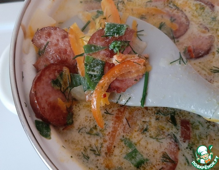 Рецепт: Сырный суп с копченой колбасой