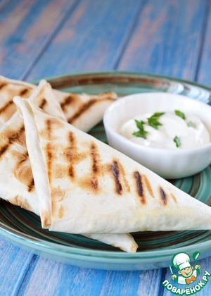 Хрустящие треугольнички из лаваша с творогом – кулинарный рецепт