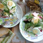 Салат с зернистым творогом и редисом