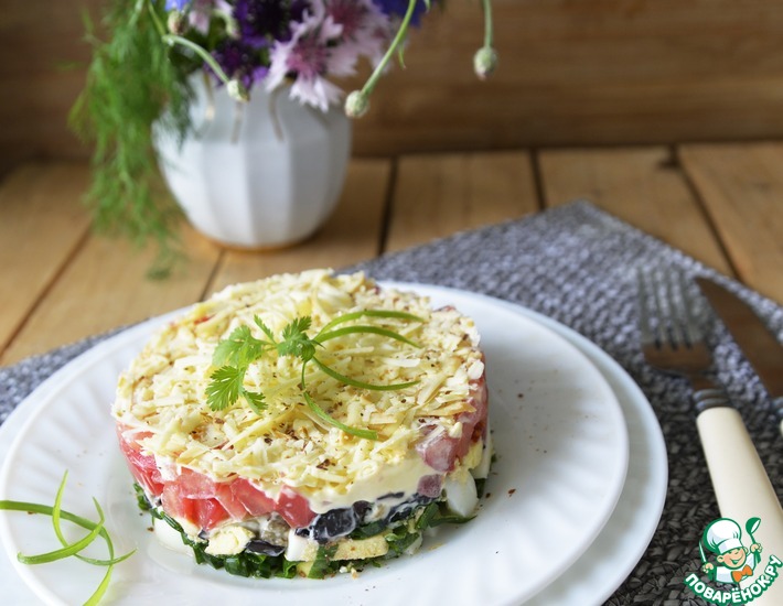 Рецепт: Слоёный салат из баклажанов и копчёного сыра